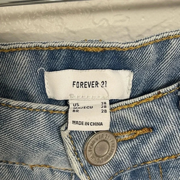 Forever 21 Distressed Baggy Denim with Raw Hem Size 28 - Picture 5 of 6